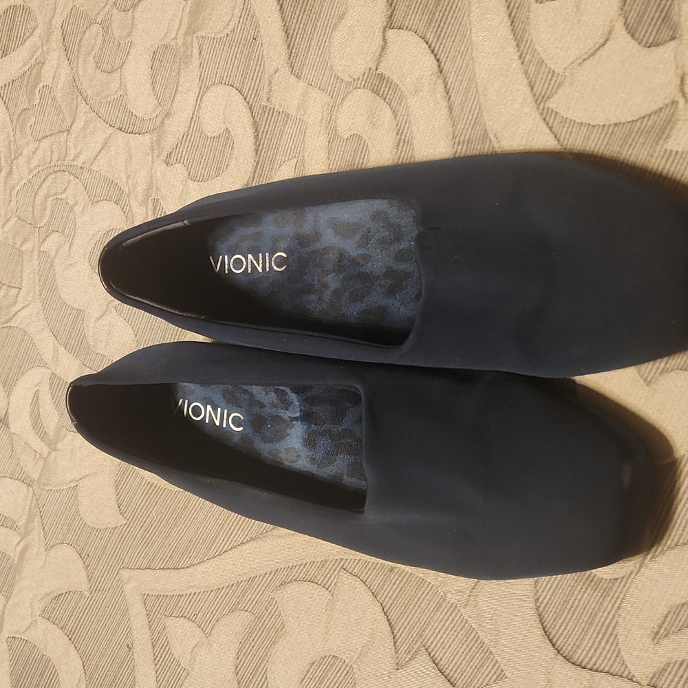 Vionic Navy dress flats